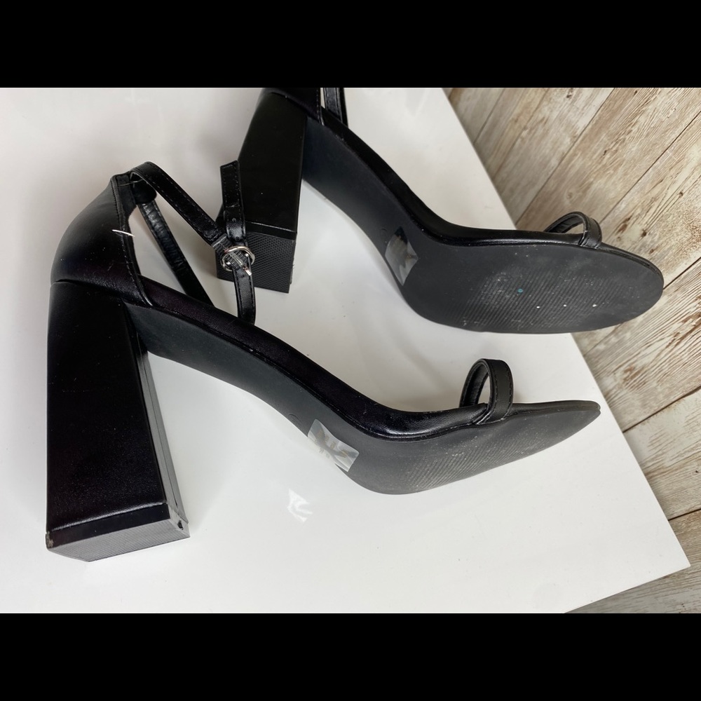 Black Open-Toe Heels 🖤 - Picture 4 of 4